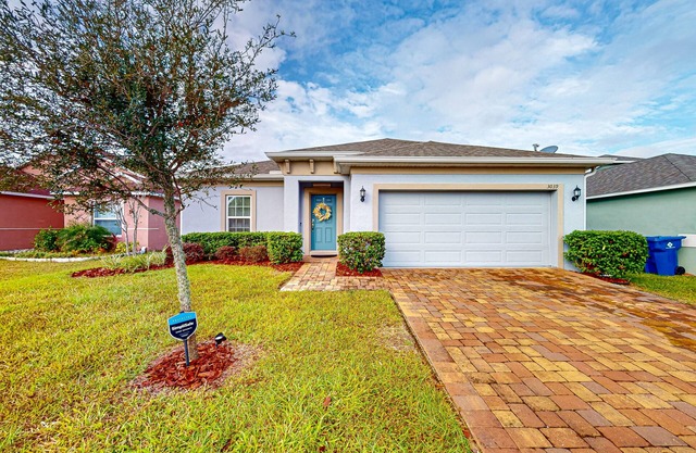 Spacious home with private washer/dryer, WiFi, enclosed yard, and gas grill