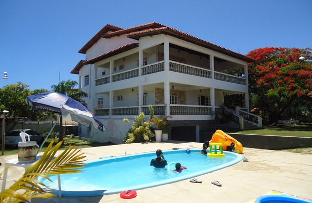 Spacious house to gather family and friends, beach, barbecue, pool and green area