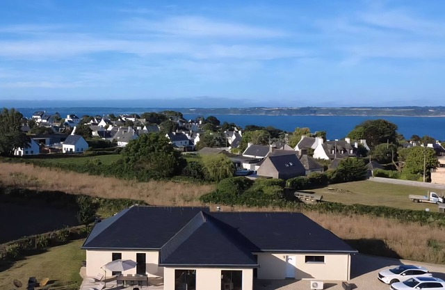 Spacious house with private garden and terrace, 700m from the beach, not overlooked