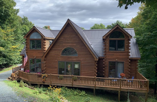 Spacious log home offering winter mountain views & gorgeous sunrises.