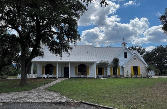 Spacious Luxury house on 60 acres with Frio River Access, Near Garner State Park