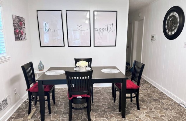 Spacious Luxury Pet Friendly Home - Entire House