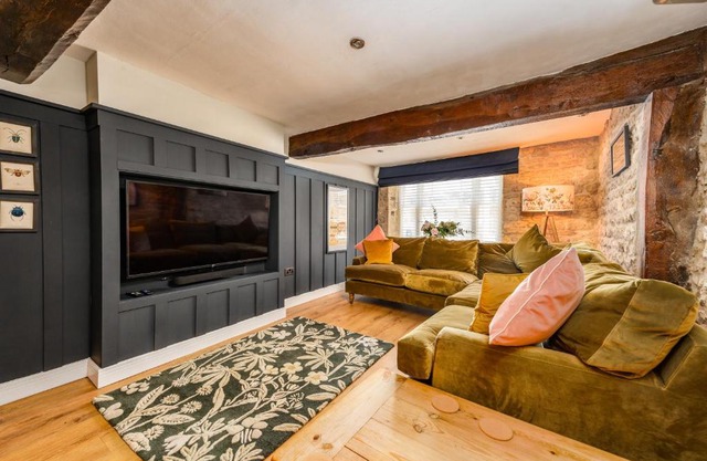 Spacious, luxury town centre Granary conversion