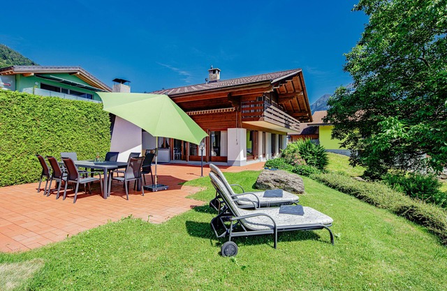 Spacious Luxury Villa with Magnificant views, 5 min walk to the lake