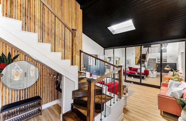Spacious Mid-Century Home King Beds+Charming View
