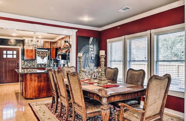Spacious Midtown Home w/Dinning Room