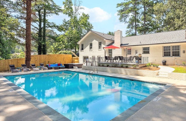 Spacious Modern 5 Bdrm,3 Bath, w/AirHockey,Foosball Table,HotTub &SUMMER:Pool