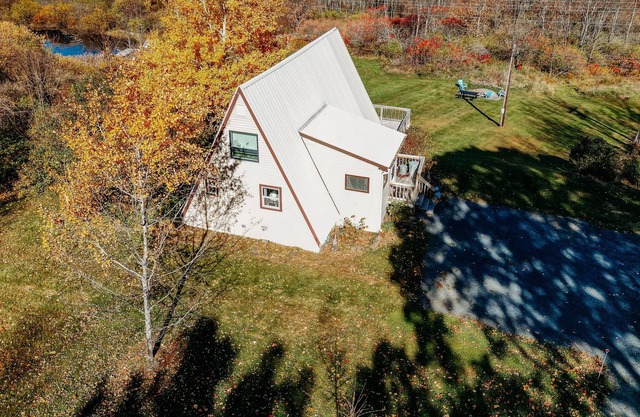 Spacious Modern A-Frame w/Private Pond, Expansive Outdoors / Skiing / hiking!
