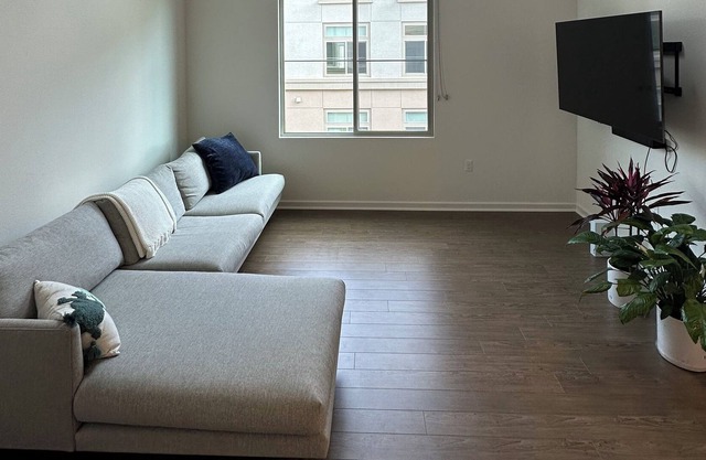 Spacious, Modern Loft Apartment with Lux Amenities + 20' Ceilings