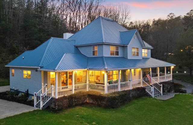 Spacious Murphy Home w/Game Room + Fire Pit!