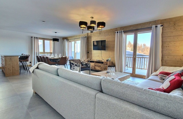 Spacious new apartment for 12 with views and balconies