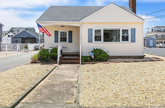 Spacious Oceanside Home that sleeps 14