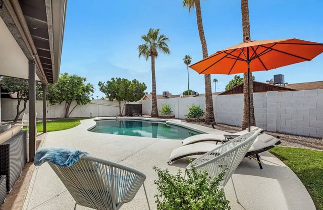 Spacious Palm Oasis - FREE Heated Pool/ASU