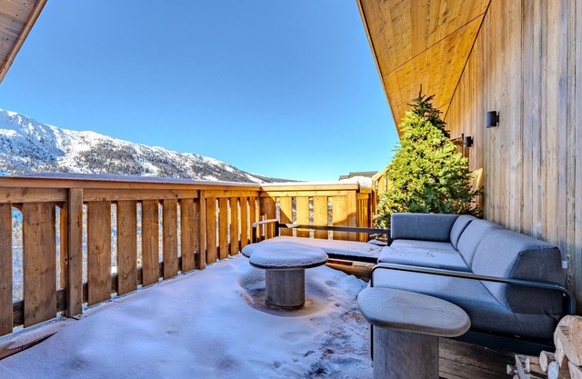 Spacious penthouse with 5* concierge, 5 bedrooms