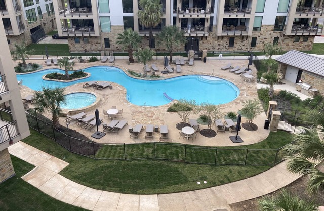 Spacious resort condo with gorgeous views of Lake LBJ & central AC