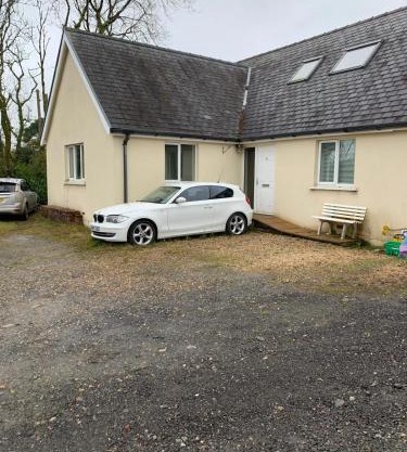 Spacious romantic party cottage with log burner and Ultrafast Fibre near pub Pet friendly