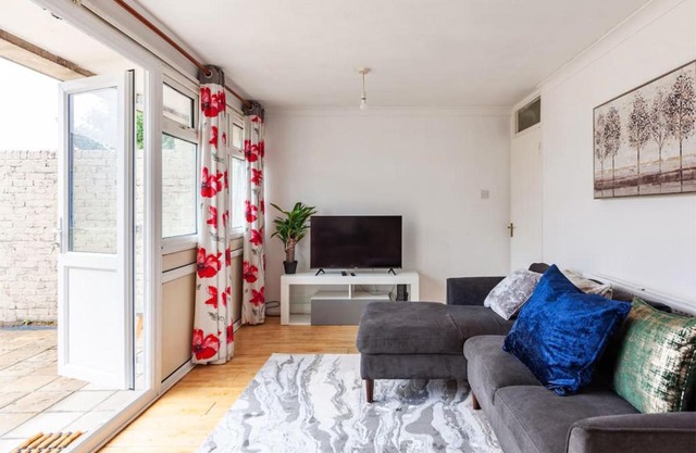 Spacious Room by Lee Valley White Water Centre. Waltham Cross