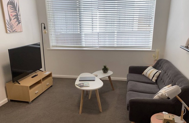 Spacious Secure Ground Level 1 Bedroom Apartment