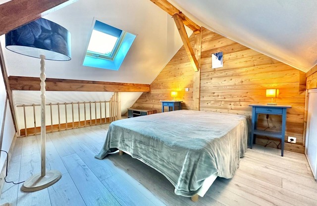 Spacious, self-contained 140 m² apartment parking and resort shuttle bus 100 m away