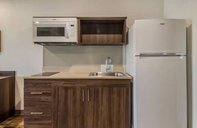 Spacious Suite with Full Kitchen Near War Eagle Mill and Daisy Air Gun Museum