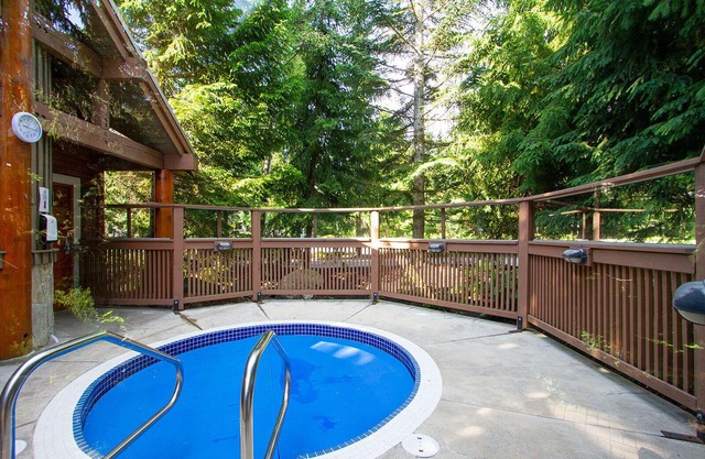 Spacious & Tastefully renovated 1 Bed/1 Bath in the heart of Whistler Village