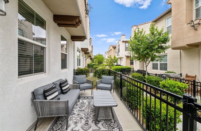 Spacious Townhouse near wine country – Your Homebase in the Heart of Murrieta!