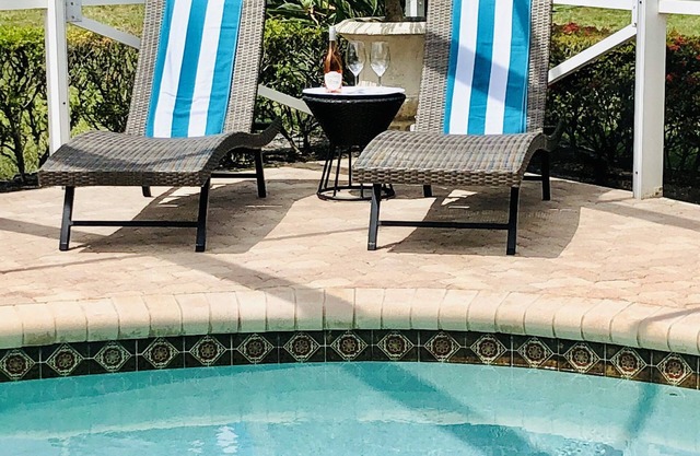 Spacious Tropical Paradise Lanai Pool Vacation Home 2mi to Beach East Boca Raton