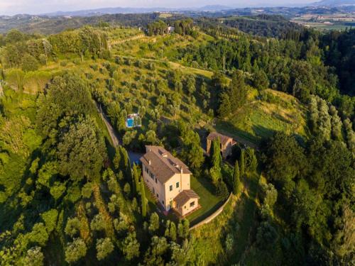 Spacious Tuscan Villa Retreat
