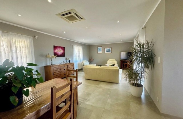 Spacious villa, 10 people, beaches 15 minutes away, ideal for family and friends