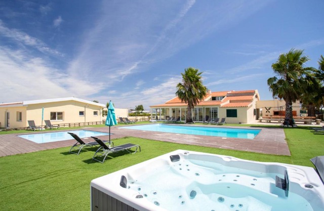 Spacious Villa in Palmela with Private Pool and Garden