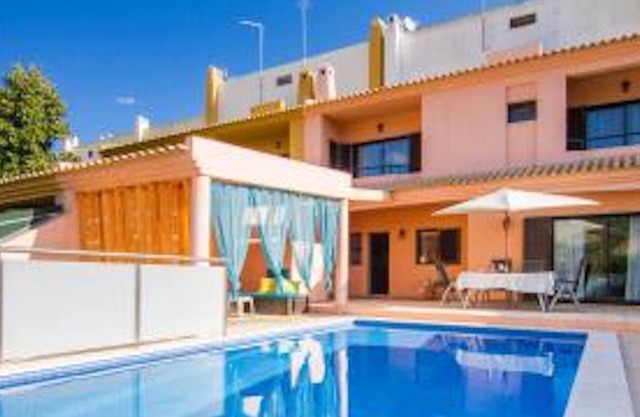 Spacious Villa near Old Town, Private Pool, not overlooked, BBQ, Super-Fast WiFi