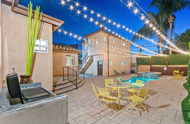 Spanish Oasis Villa with detached Full Guest House