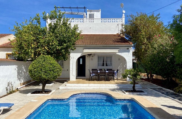 Spanish Villa with own private pool located in Los Balcones