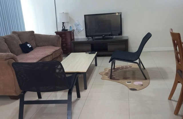 Specializing Villa within 3 minute walking distance from Humphreys Base gate