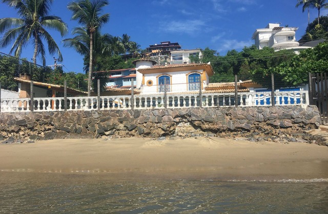 SPECTACULAR HOUSE ON THE SEASIDE