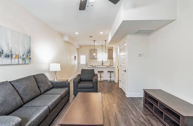 Spectacular 2bd/2.5bth I Properties by Preston