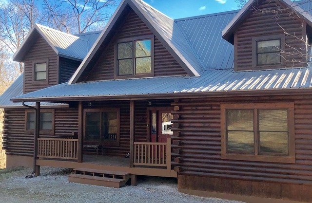 Spectacular Log Home.12 Acres on Private Cove, Lakefront