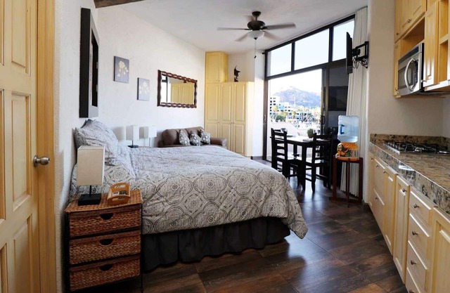 Spectacular Marina View Condo Close to Everything @ Marina Cabo Plaza - WIFI