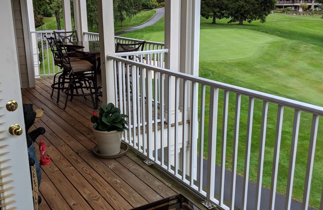 SPECTACULAR MOUNTAIN AND GOLF COURSE VIEWS. BEAUTIFUL UNIT ON TOP FLOOR.