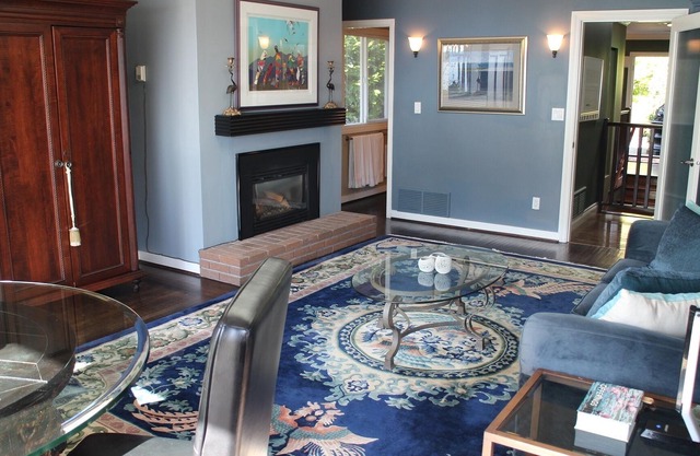 Spectacular Ocean View Pet Friendly Semi Detached Waterfront Home.