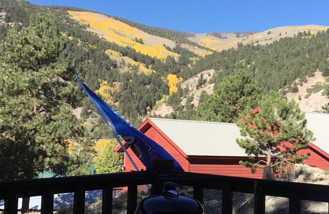 Spectacular Views! 2 BR 2 Bathrooms Edge of Town by Bakery and Grocery Store