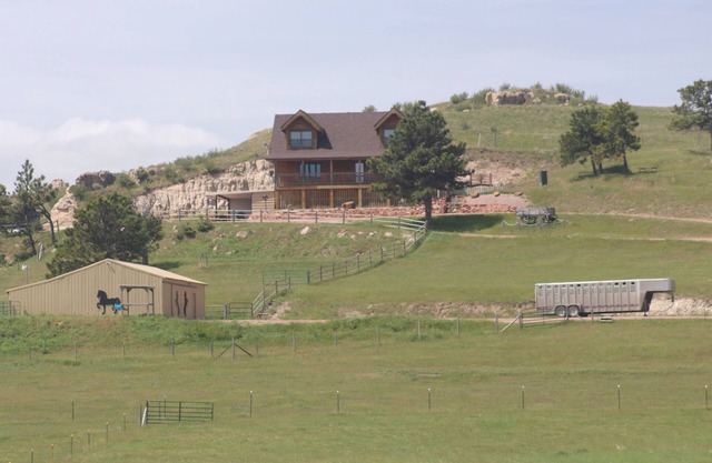 Spectacular views from beautiful, spacious log cabin in Nebraska National Forest