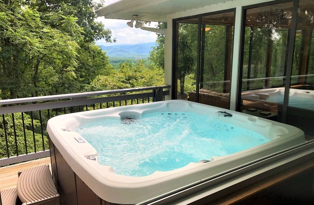 Spectacular Views! -Great Location-Hot Tub-Dreamy Porch & Sun Room-Fenced Yd!
