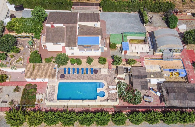 Spectacular Villa in La Nucía. full privacy. 4,000m2.