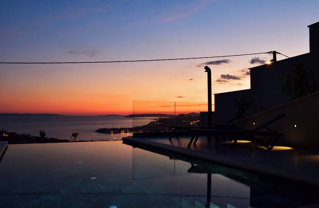 Spectacular villa X with heated pool overlooking Split and sea