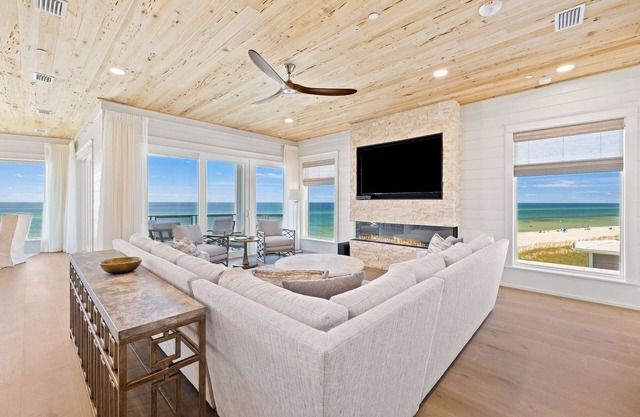 Spend Fall by the Beach! Gulf Front! Private Pool! Low-Speed Vehicle!