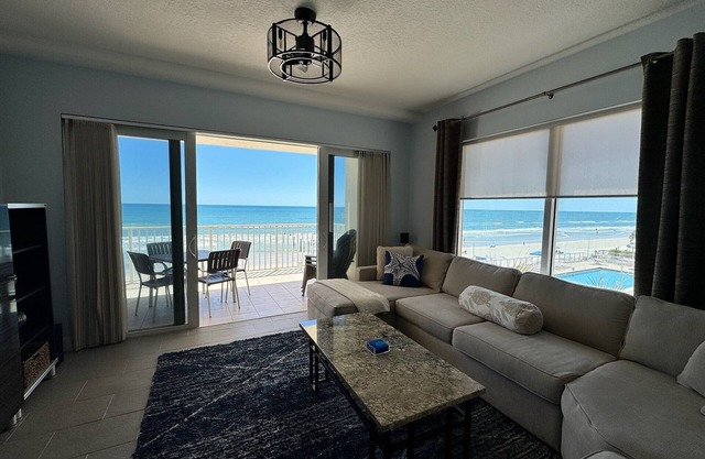 Spend the fall or the holidays at the beach-Great Rates and monthly discounts