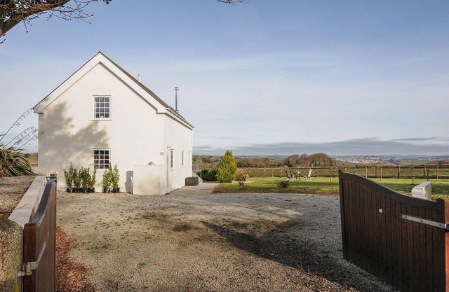 SPIRES, pet friendly, character holiday cottage in Carnon Downs