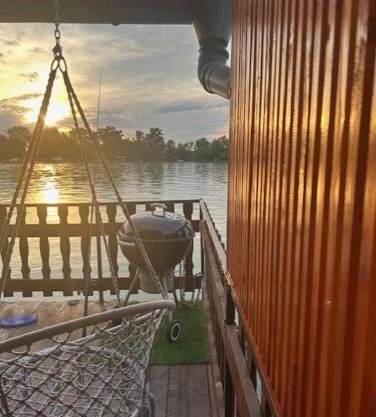 Splav na dan Royal Water