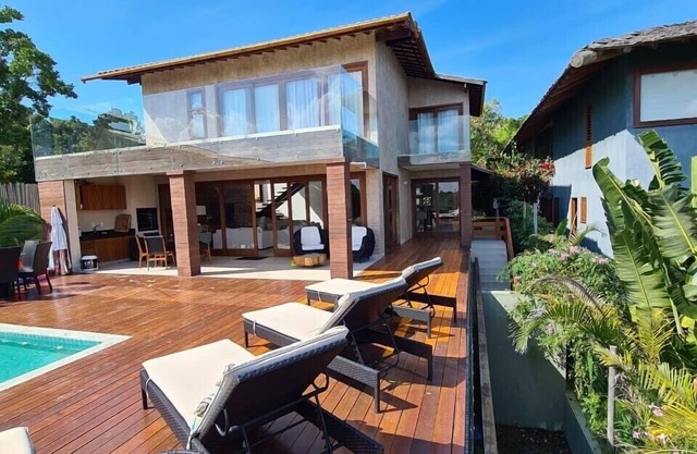 Splendor and Comfort at your disposal in the best location in Arraial. 6 suit
